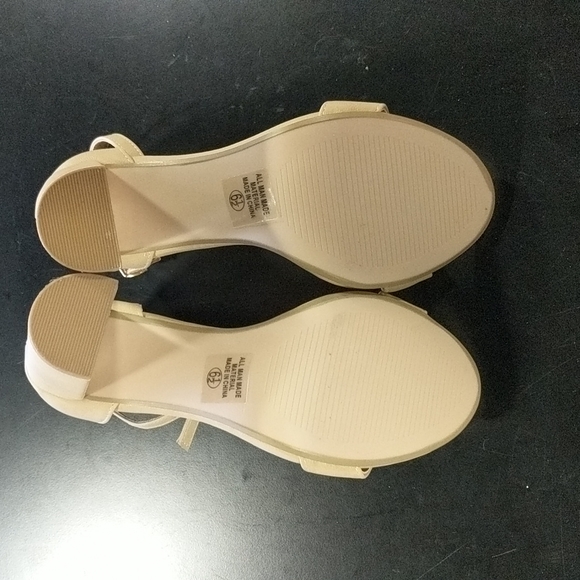 J.Adams - Womens Tan Heel in size 6.5 US Womens in color Tan - Picture 4 of 4